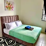 Lapang Tuju Private Pool Homestay