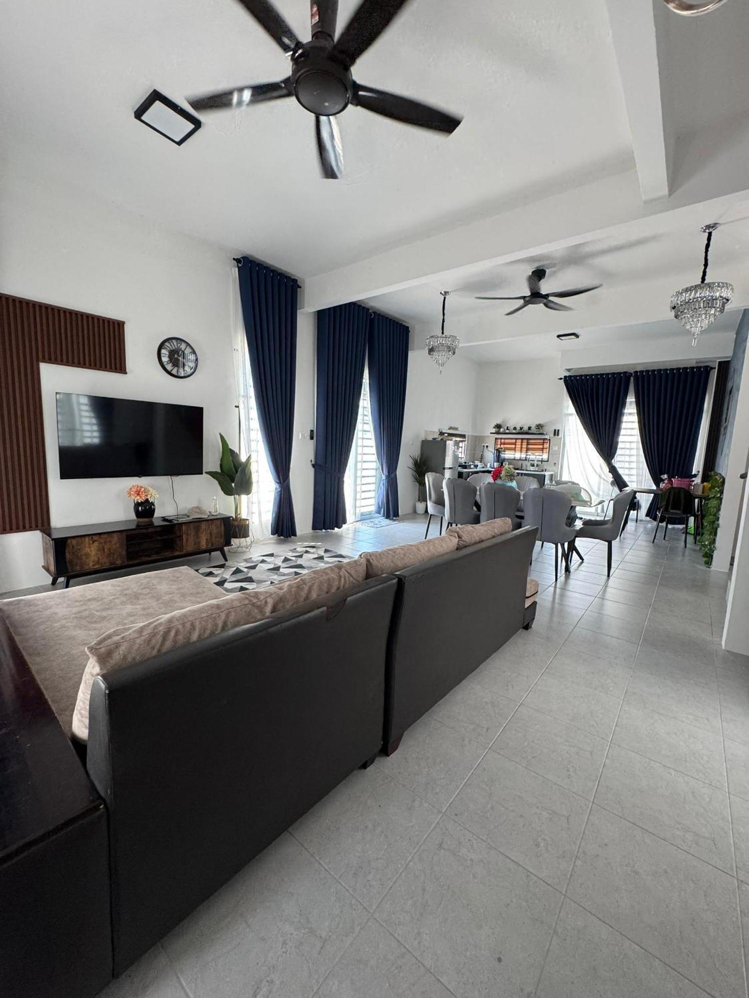 Lapang Tuju Private Pool Rumah percutian